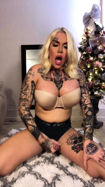 Hot Shemale With Huge Tits - Free Mobile Porn - Sexy Shemale With Big Tits Jerking Her Huge Cock Off -  5299950 - IcePorn.com