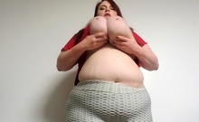 Australian BBW with big boobs gives blowjob