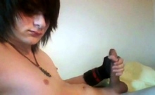 18 yo EMO boy cums on cam